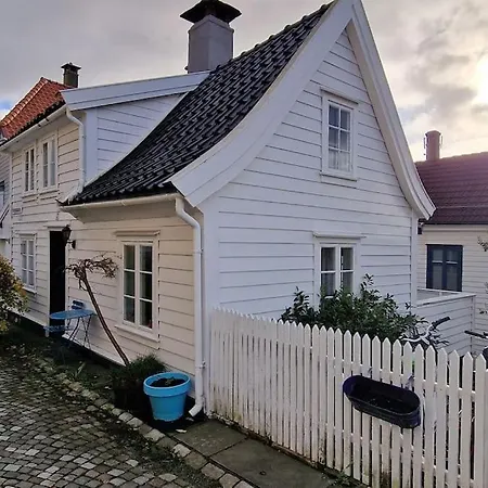 Det Gronne Huset I Verftsgaten Willa